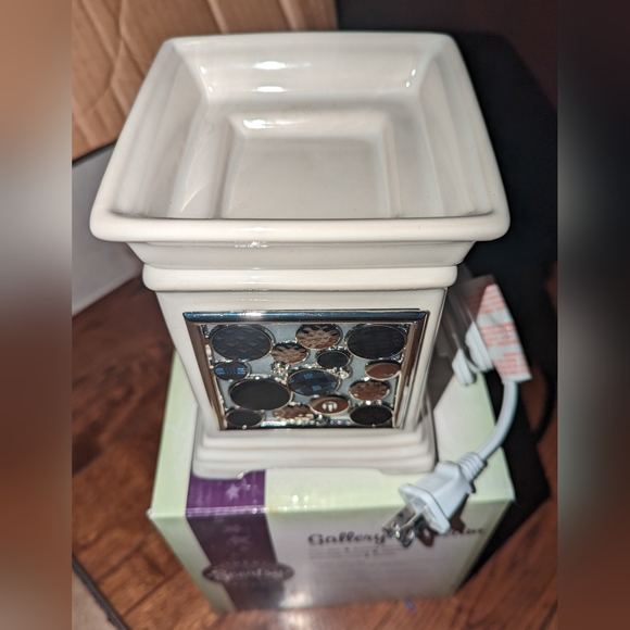 Scentsy Gallery - Cream Warmer with Blue and Silver Dazzle Frame New in Box - Picture 7 of 9